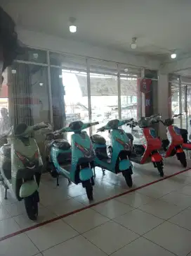Sepeda Dan Motor Listrik Cash & Kredit Uwinfly D65