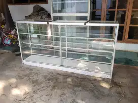 Etalase kaca aluminiu