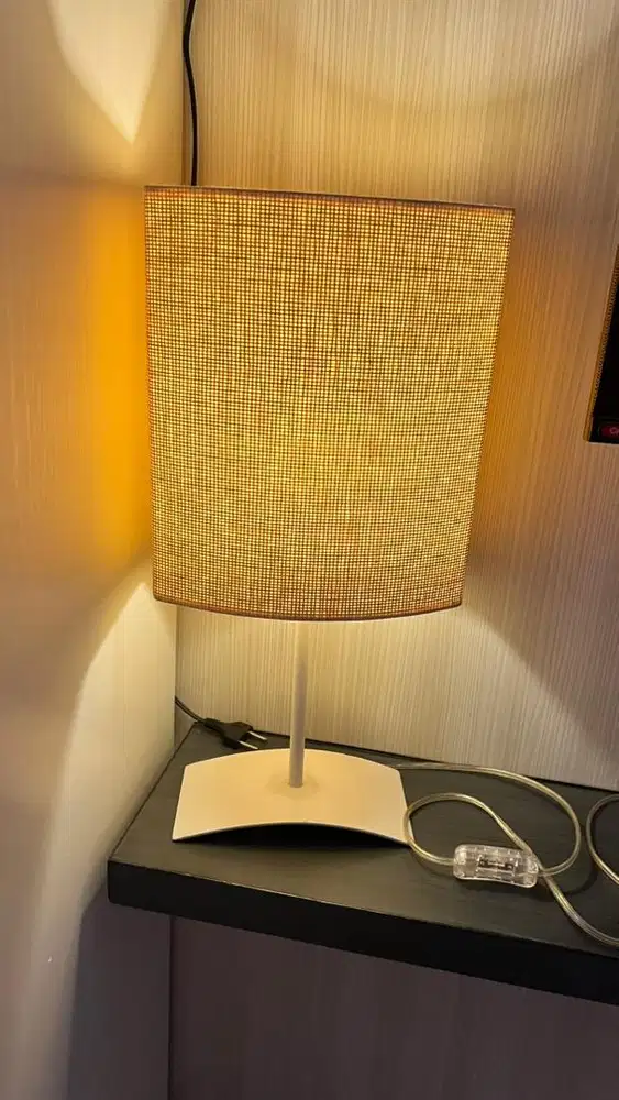 Lampu tidur minimalis