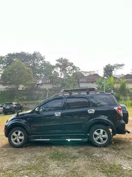 Rush Hitam 1.5 G MT tahun 2009