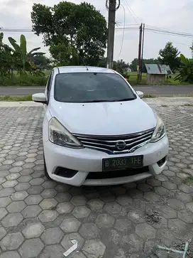 Nissan grand livina 2015 AT