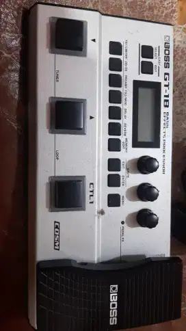 Boss GT 1B ( Multi efek pedal Digital) untuk Pemain bass profesional