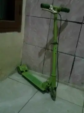Di jual skuter merk famili