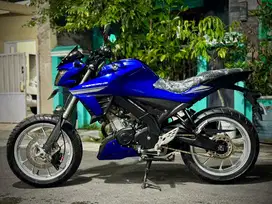 VIXION R LED 6 Speed VVA Upside Down