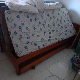 kasur 3,tempat tidur 1(bawa atas 2orang bisapakai)