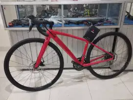 TREK Domane AL 2 th2022-2023 size 44 BEKAS mulus LIKE NEW