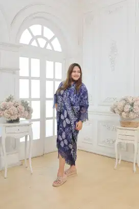 Baju kaftan dongker
