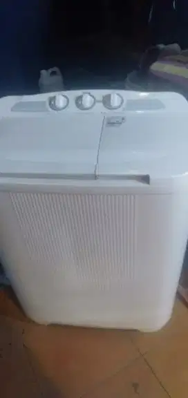 Di jual mesin cuci sharp 2 tabung