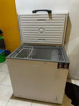 Jual Freezer bekas baru beli 2 bulan