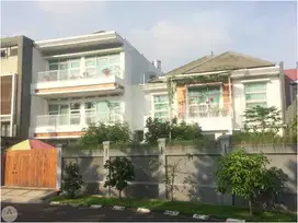 Rumah di Nusa Hijau cimahi ada Kolam Renang Dekat Pemkot
