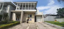 Disewakan Rumah 2 Lantai Suvarna Padi kawasan Golf kedaton Tangerang