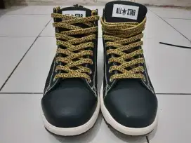 Converse x xtra large