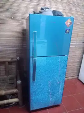 Di jual kulkas 2 pintu merk Polytron normal dingin beku SIAP PAKAI