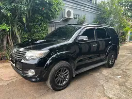 Toyota Fortuner G VNT Diesel AT Hitam
