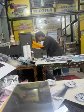 Operator mesin cnc