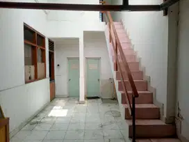 RUMAH HITUNG TANAH DEKAT TENGAH KOTA MANYAR AIRDAS