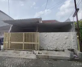 RUMAH 1,5 LT SEMI FURNISH DI SUTOREJO DEKAT PAKUWON CITY DAN ITS