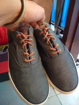 Sepatu second casual polo