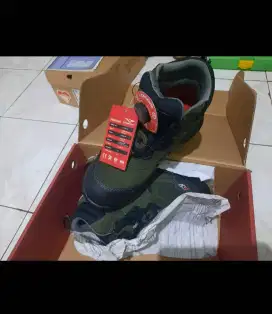 Sepatu adv cheetah