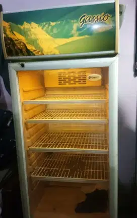 Showcase pendingin minuman gassio