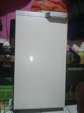 Kulkas 1 pintu merk Clacio