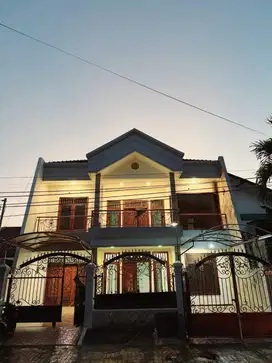 ‼️MURAH,B.U‼️Rumah 2 Lantai Siap Huni diJalan Utama Ketintang Baru SBY