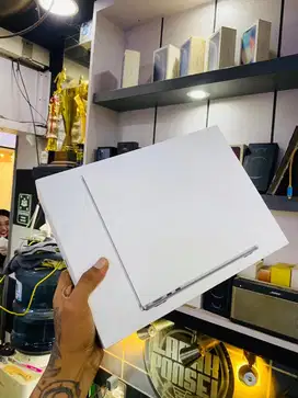 Macbook Air M3 2024 (13-inch) 16/256GB new ibox ID/A garansi resmi