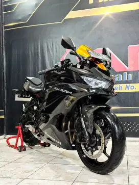 Zx25r 4cilinder km.8rb Black glossy super mewah.Anugerah motor rungkut