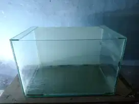 Aquarium background putih (bonus lampu aquarium warna putih)
