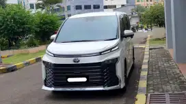 Km25rb toyota voxy cvt tss 2023 putih pajak panjang cash kredit bisa