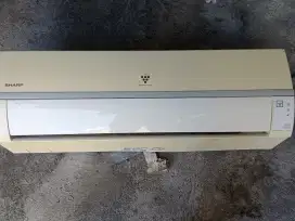 Dijual AC 1/2 pk seken merk Sharp.