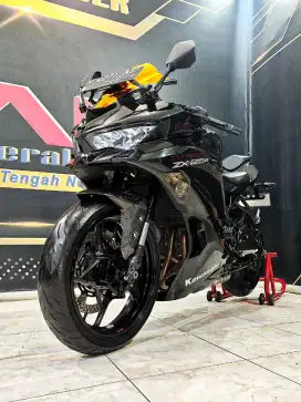 Zx25r 4cilinder km.8rb Black glossy super mewah.Anugerah motor rungkut