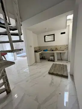 TERMURAH 1 M RUMAH LANGKA LEBAR 8 METER DEKAT TOL DEMAK PUSAT SURABAYA