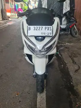 Fs.Honda pcx 2019 putih jarang pakai tangan ke 2