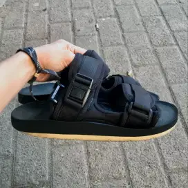 jual Rugi lagi BU hijack sandal size 42
