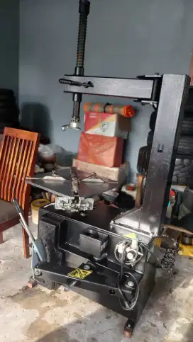 Tire Changer - Alat pengganti Ban