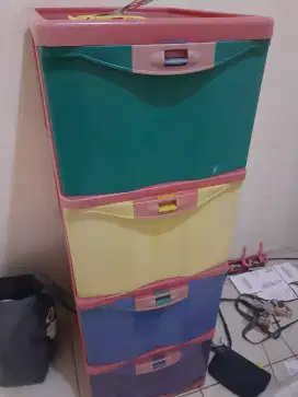 Container susun 4