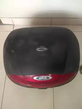 Box belakang motor givi e 45 simple