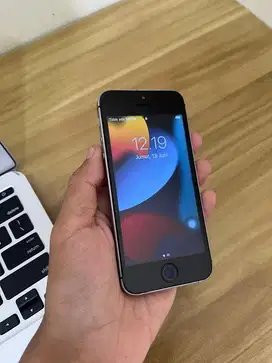 iPhone SE Gen 1 64 GB