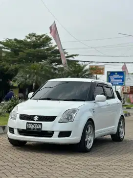Suzuki swift tahun 2011 matic