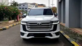 Toyota Land Cruiser LC 300 VXR VX-R TSS Diesel AT Putih 2024 NIK 2023