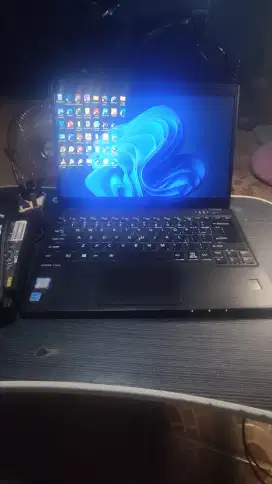 Laptop Fujitsu ultrabook I7 gen 8, 16gb, NVME 256