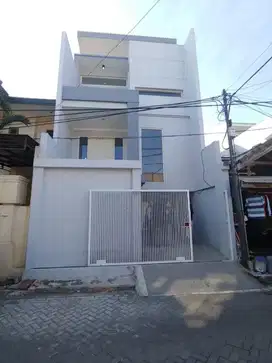 Dijual Rumah 3 Lantai Pakuwon City