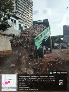 Jasa buang puing tanah