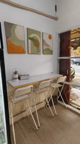 Kursi Bar by IKEA warna Putih