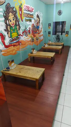 Panggung Lesehan dengan 5 Meja