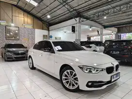 BMW 320i LCI F30 SPORT AT 2016 Putih  Good condition