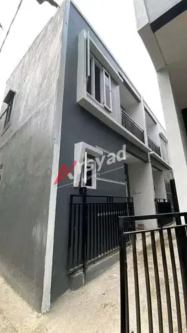 200 Jutaan dapat Rumah Baru 2 Lantai di Jakarta Selatan SHM