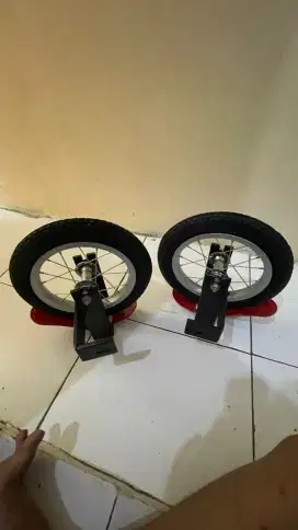Alat bantu roda dua sepeda listrik