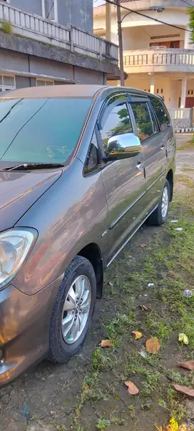Toyota Kijang Innova 2011 Bensin